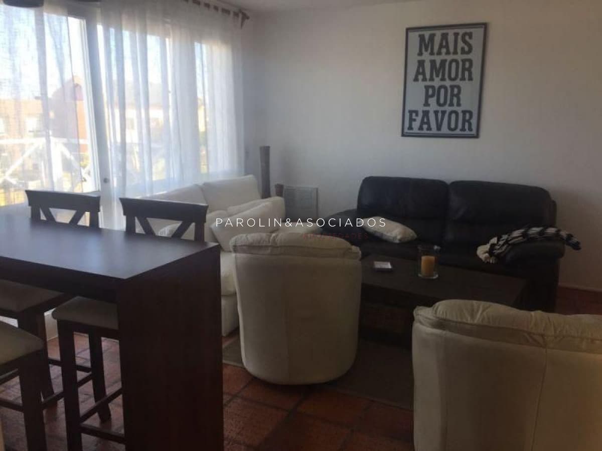 Apartamento en venta de 2 dormitorios en Punta del Este.