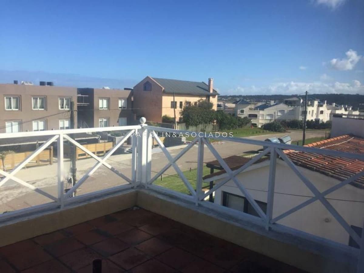 Apartamento en venta de 2 dormitorios en Punta del Este.