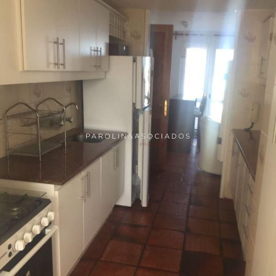 Apartamento en venta de 2 dormitorios en Punta del Este.