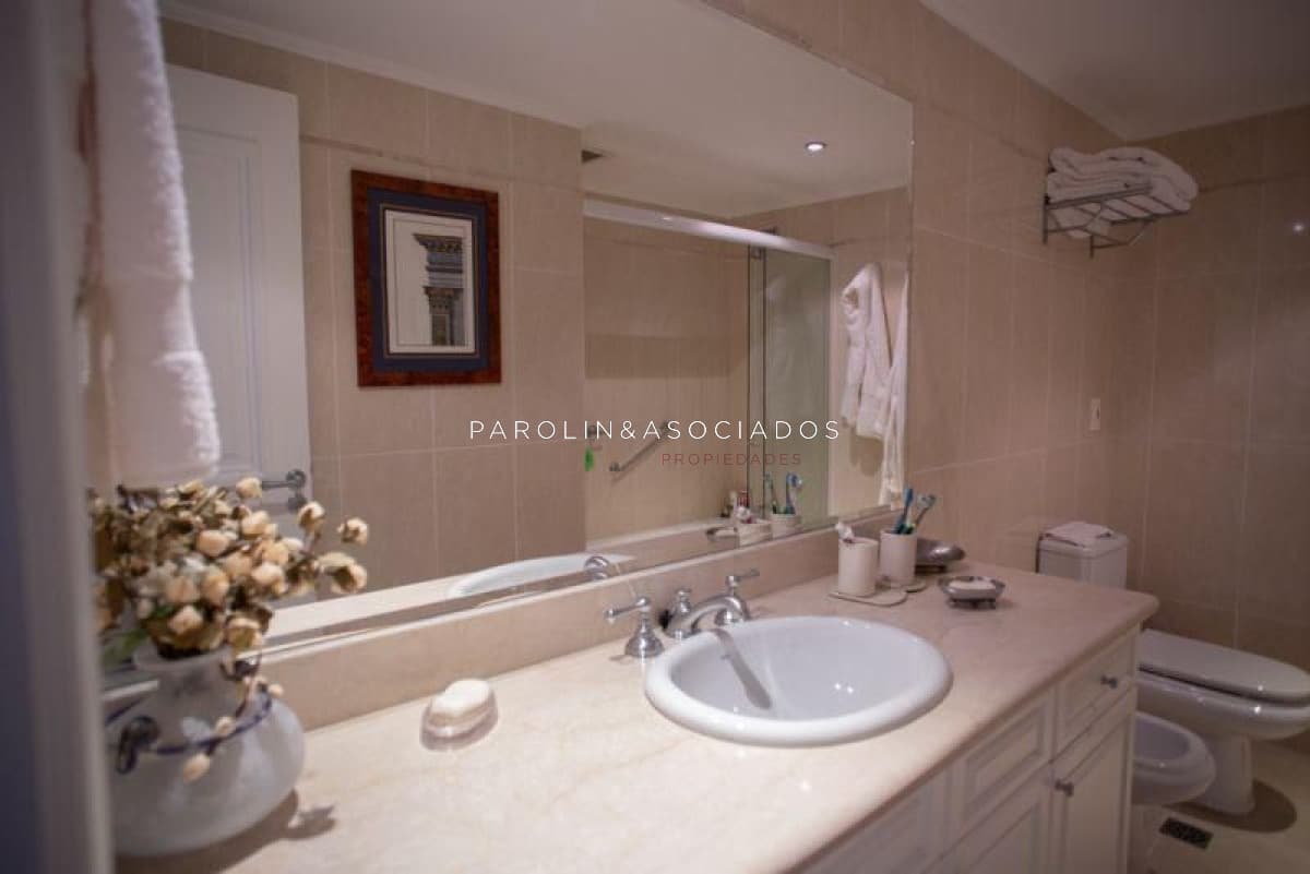Apartamento de 3 dormitorios en venta en Millenium Tower, Punta del Este