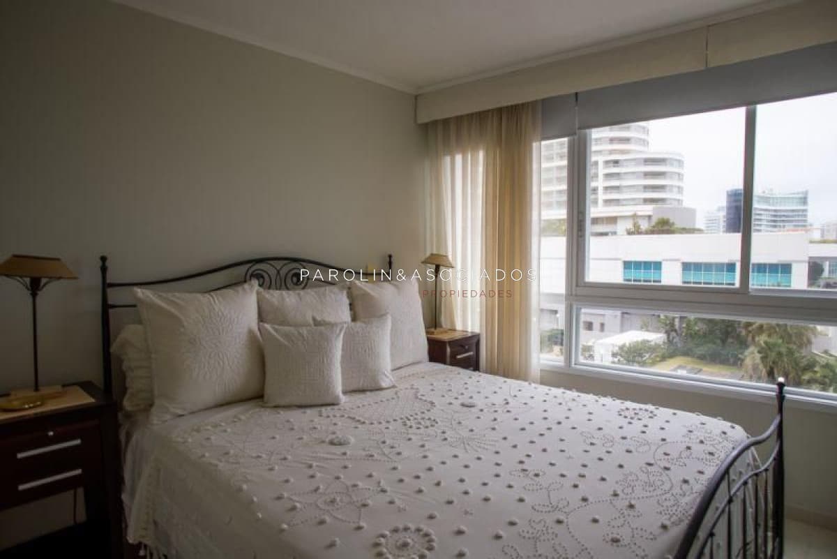 Apartamento de 3 dormitorios en venta en Millenium Tower, Punta del Este