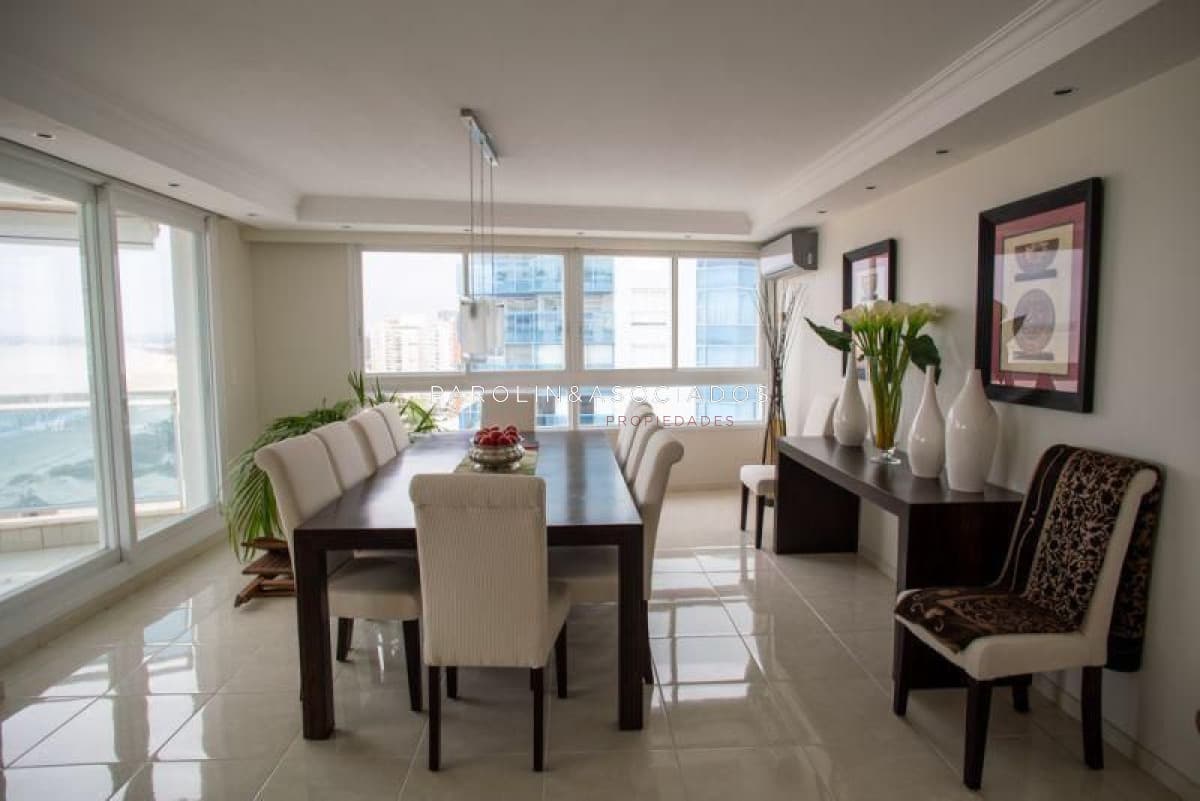Apartamento en venta de 3 dormitorios en Millenium Tower, Punta del Este.