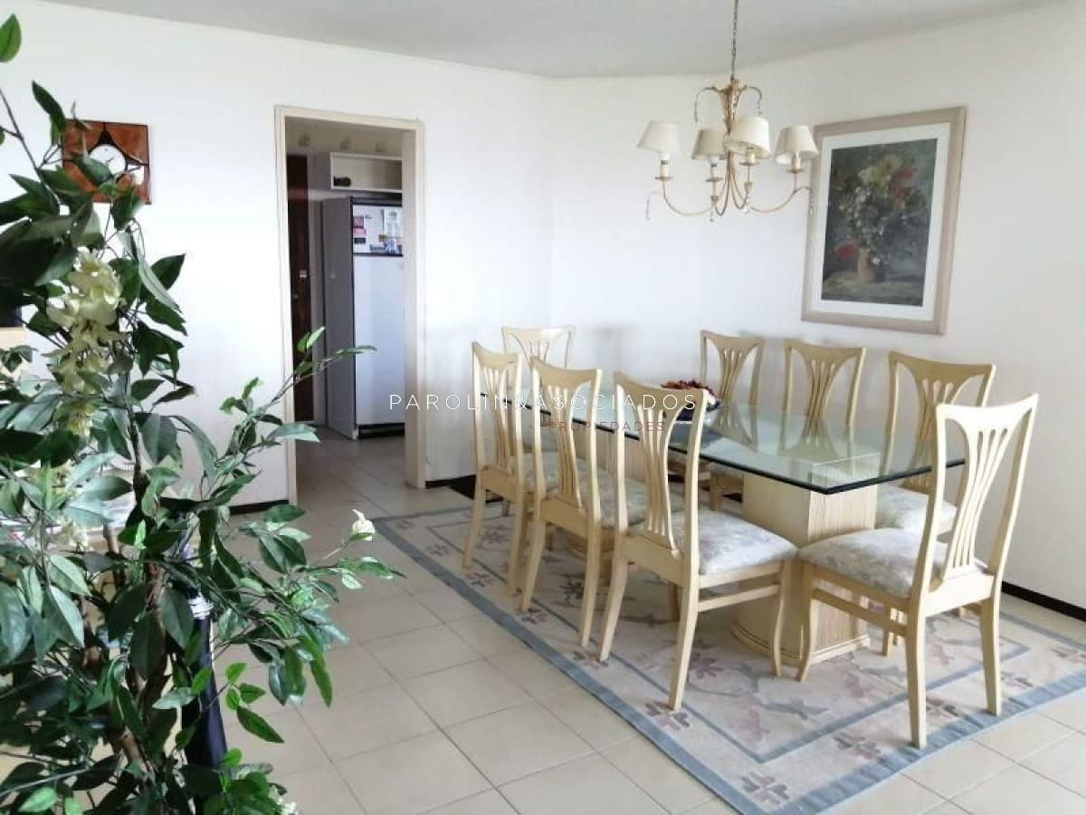 Apartamento en venta de 3 dormitorios en Punta del Este.
