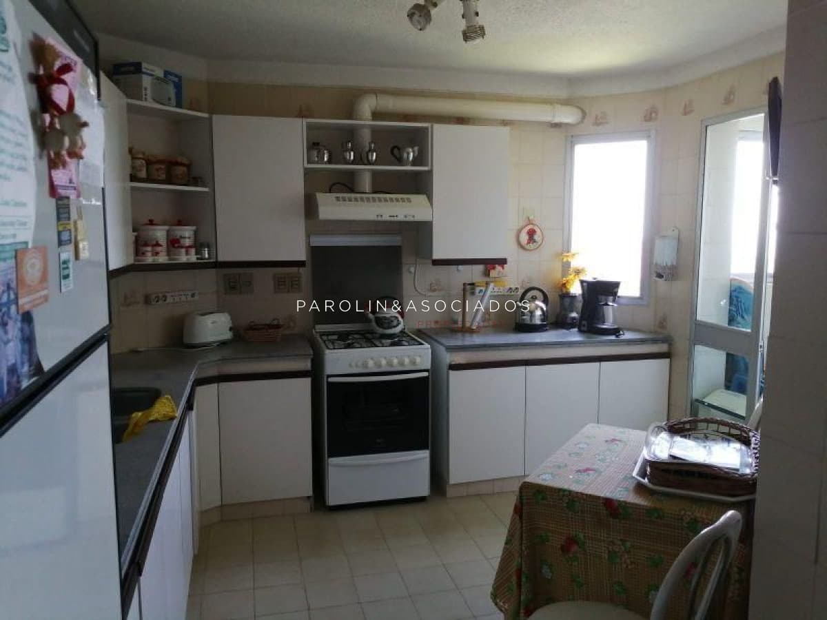 Apartamento en venta de 3 dormitorios en Punta del Este.