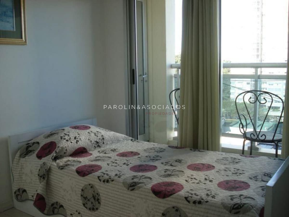 Apartamento en venta de 2 dormitorios en Punta del Este.