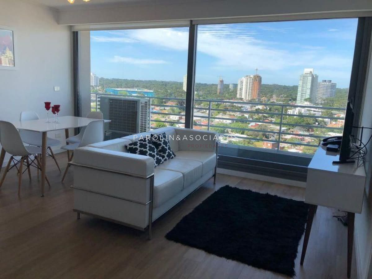 Apartamento en venta de 2 dormitorios en torre Alexander Boulevard, Punta del Este.
