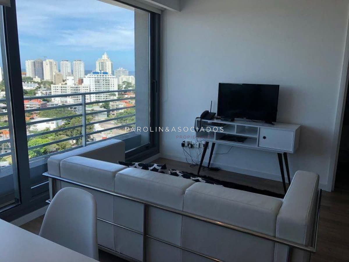 Apartamento en venta de 2 dormitorios en torre Alexander Boulevard, Punta del Este.