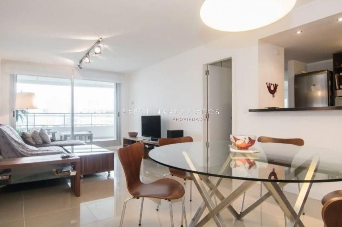 Apartamento en venta en piso alto en Forest Tower, Punta del Este.