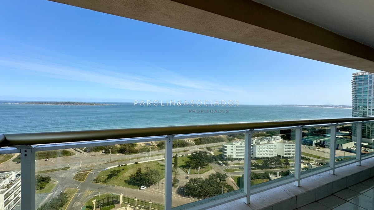 Apartamento en venta en Le Jardin de 3 dormitorios en suite en Mansa, Punta del Este.