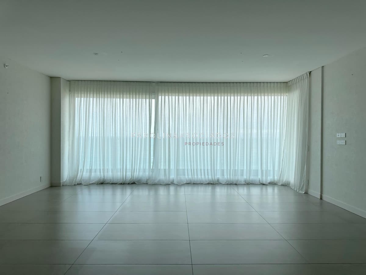 Apartamento en venta de 3 dormitorios en Le Parc III, Brava Punta del Este.