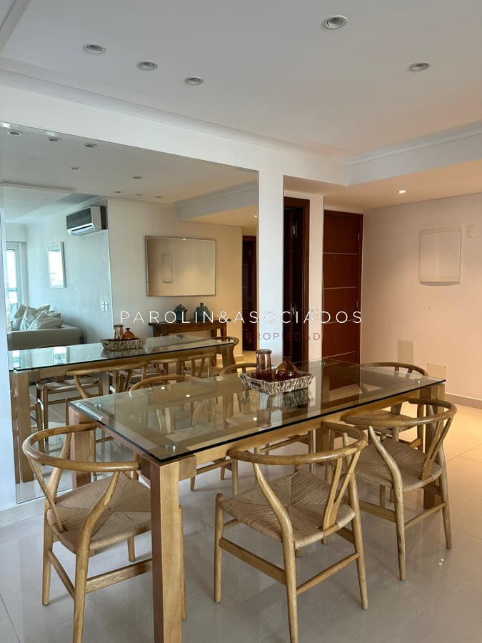 Apartamento en venta en edificio Miami Boulevard, playa Mansa Punta del Este.