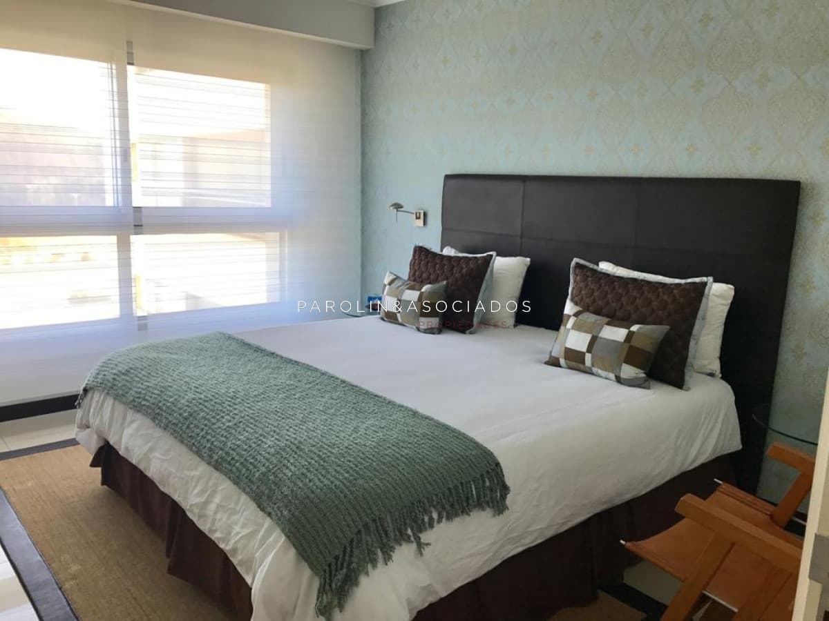 Apartamento en venta de 3 dormitorios en Torre Lobos, Punta del Este.