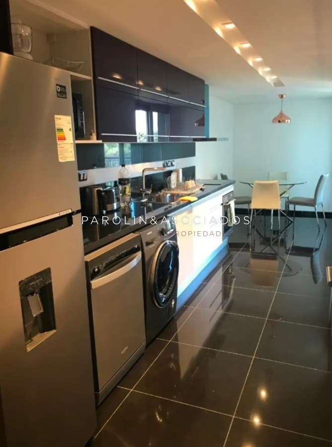Apartamento de 2 dormitorios en venta en Look Tower, Punta del Este.