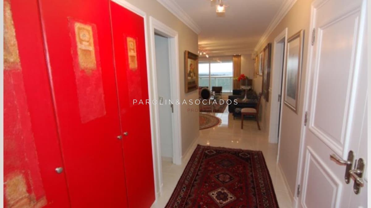 Apartamento en venta de 4 dormitorios en Punta del Este.