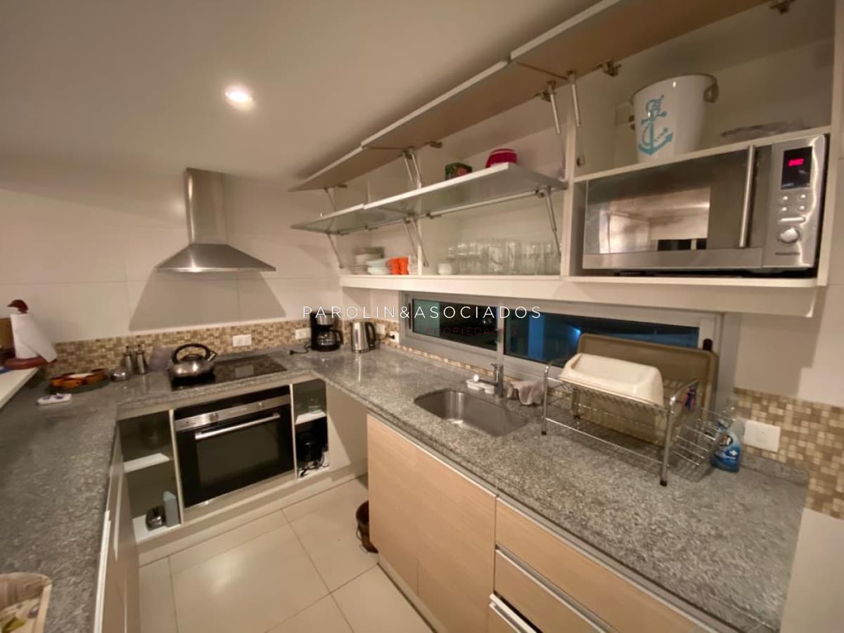 Apartamento en venta de 2 dormitorios en Punta del Este.