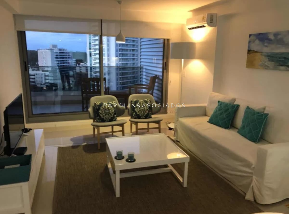 Apartamento en venta 2 dormitorios en Torre Esmeralda, Punta del Este.