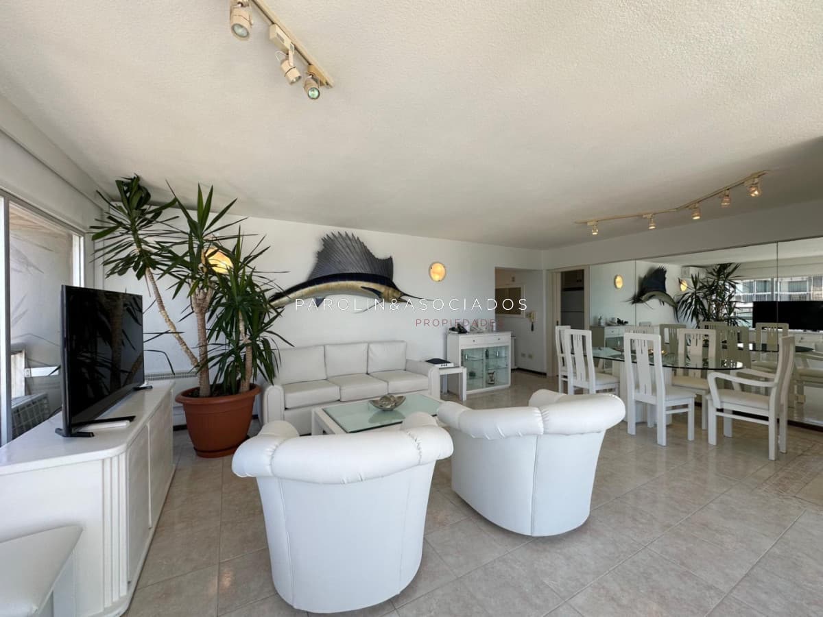 Departamento en venta de 3 Dormitorios en Torre Plaza, Punta del Este