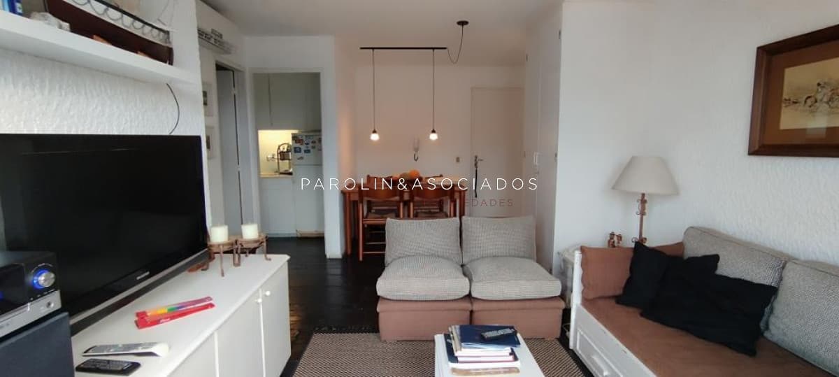 Apartamento de un dormitorio en venta con gran terraza en Punta del Este.