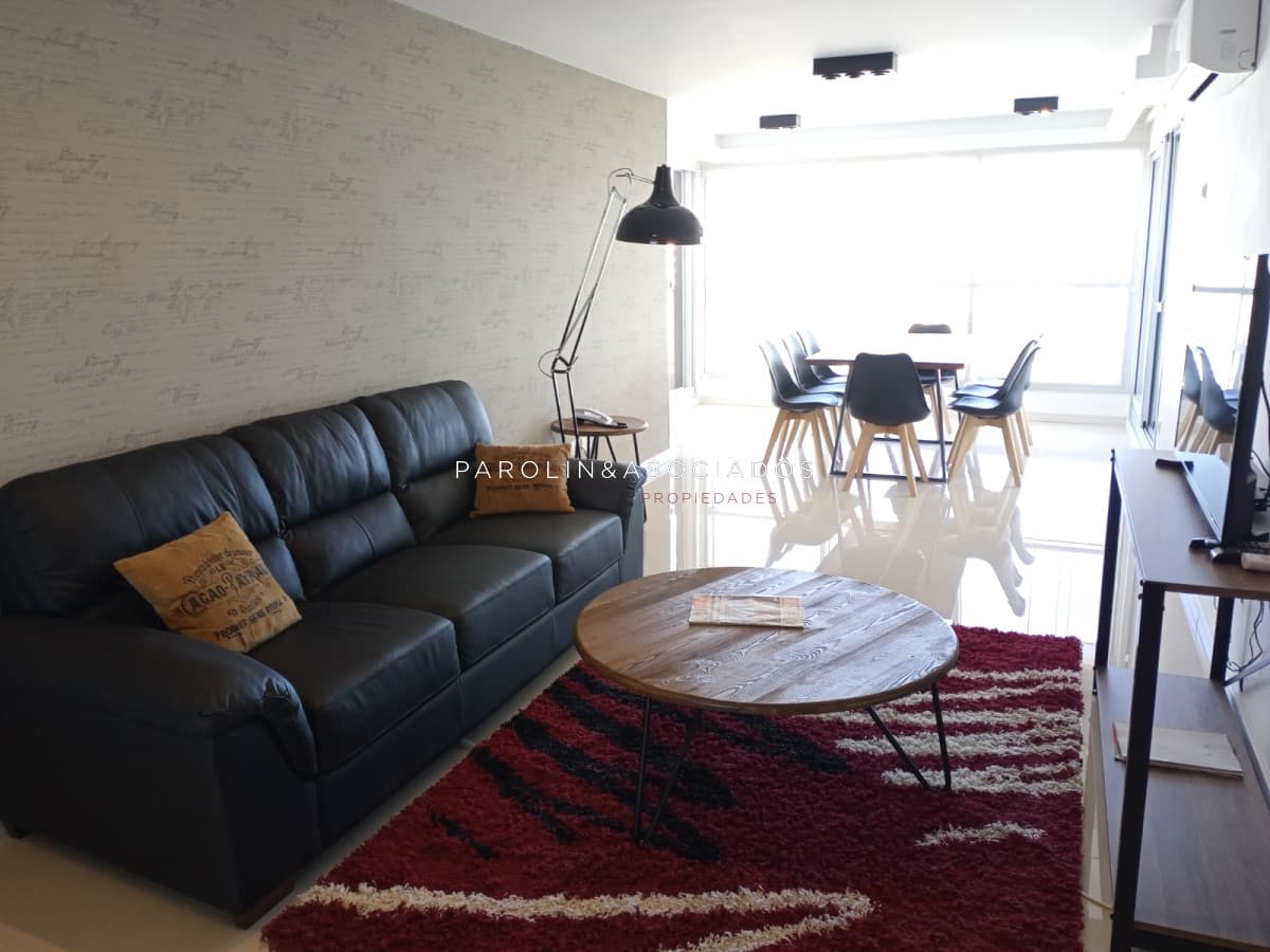 Apartamento en venta de 2 dormitorios en Look Tower, Punta del Este.