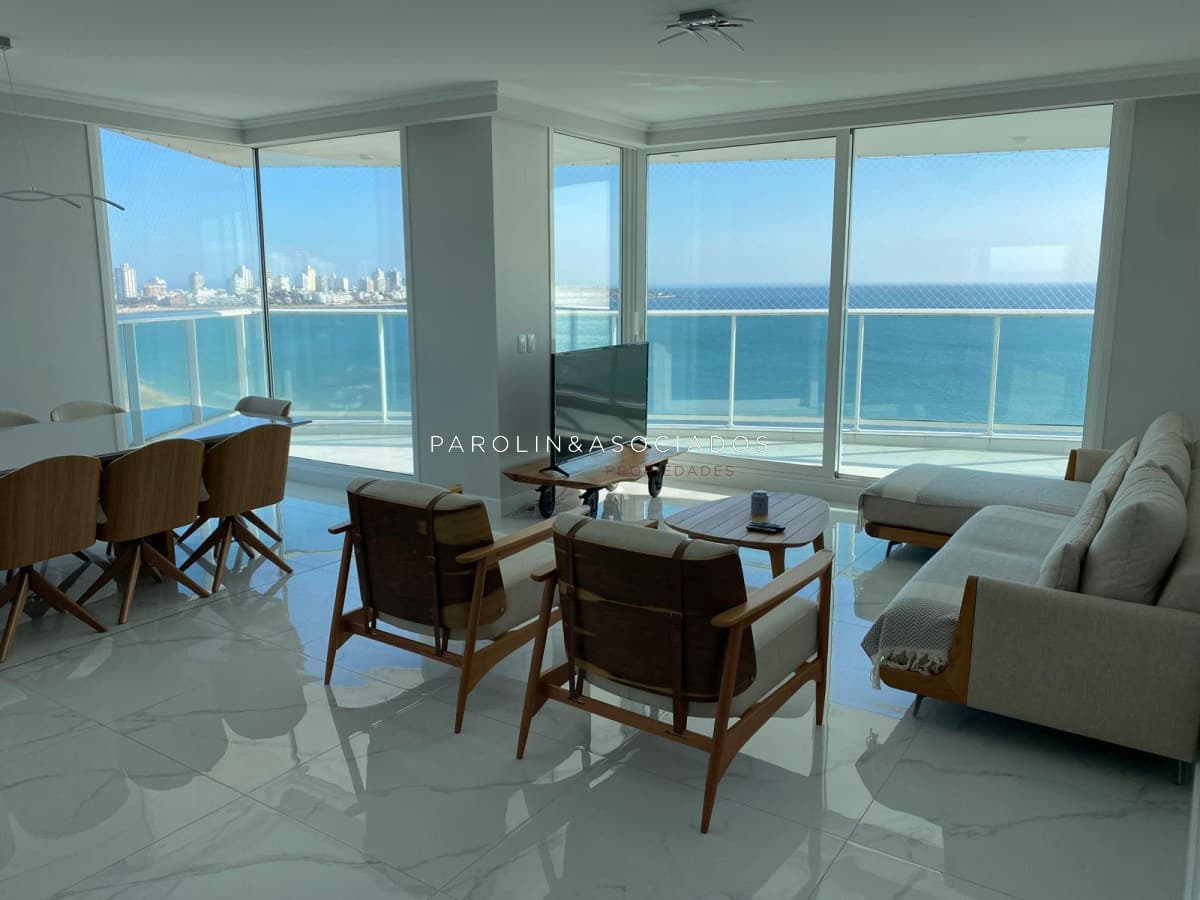 Paramount De 4 Dormitorios En Suites en Venta, Punta del Este