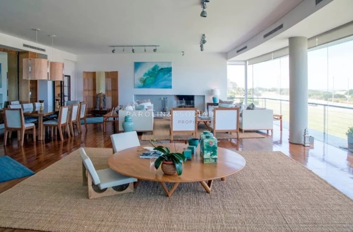 Apartamento en venta de 5 dormitorios en Grey Stone, Punta del Este.