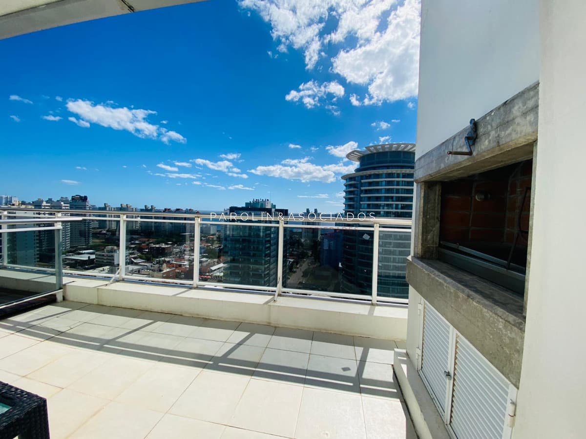 Apartamento en venta de 3 dormitorios en Manhattan Tower, Punta del Este.