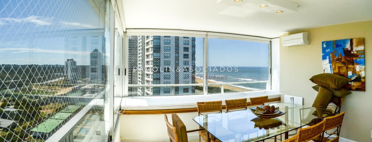 Apartamento env enta de 3 dormitorios en Tiburón I, Punta del Este.