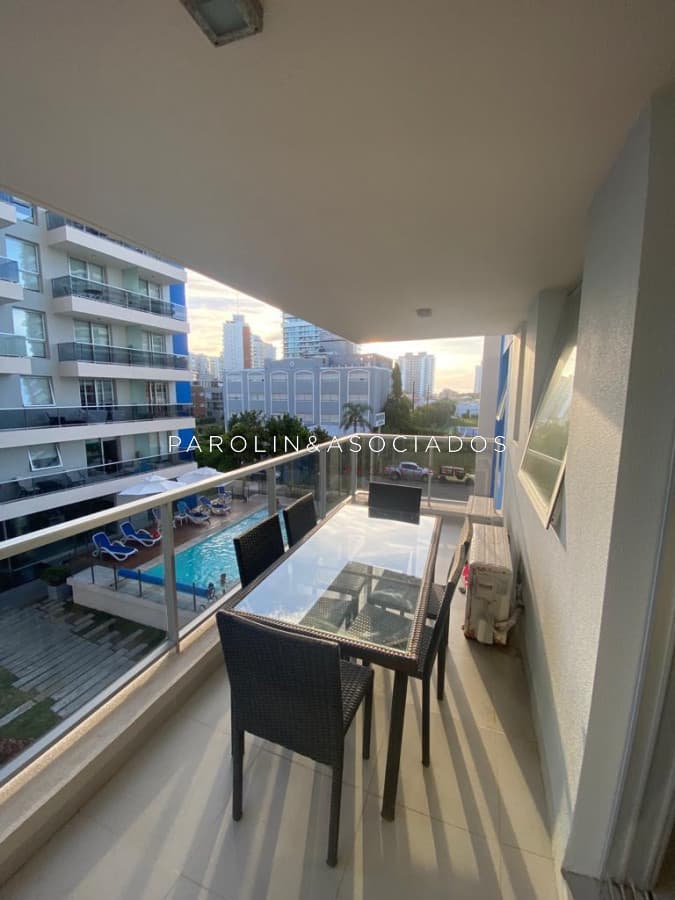 Hermoso apartamento de dos dormitorios a dos cuadras de la playa, Punta del Este.
