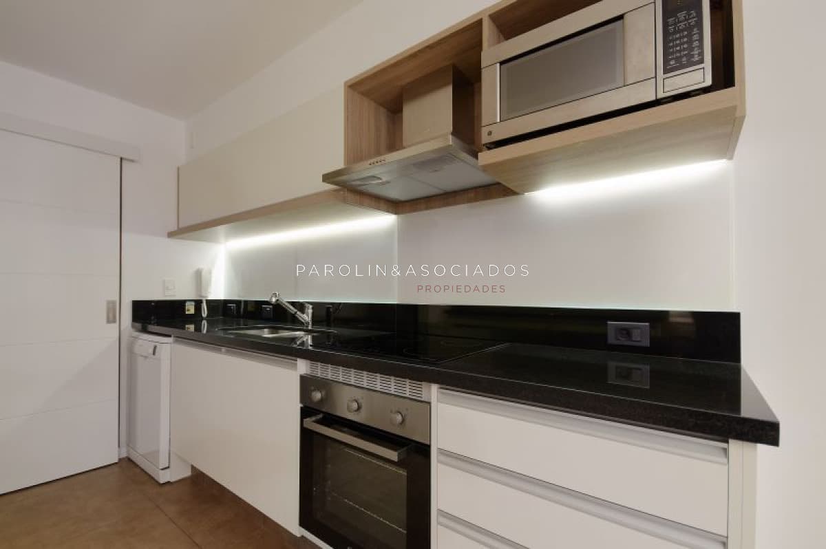 Apartamento en venta de 2 dormitorios en Punta del Este.