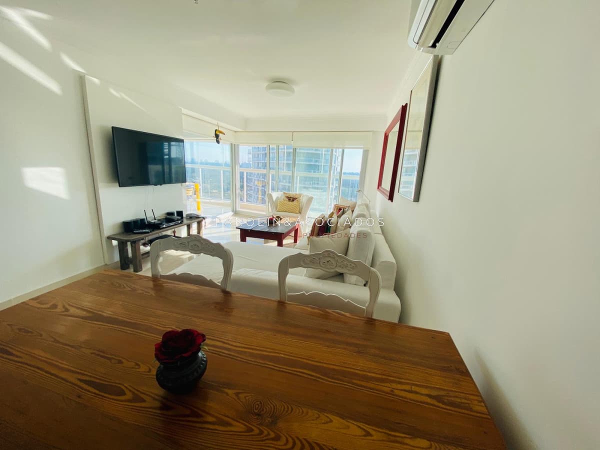 Apartamento en venta de 2 dormitorios en Miami Boulevard, Punta del Este.
