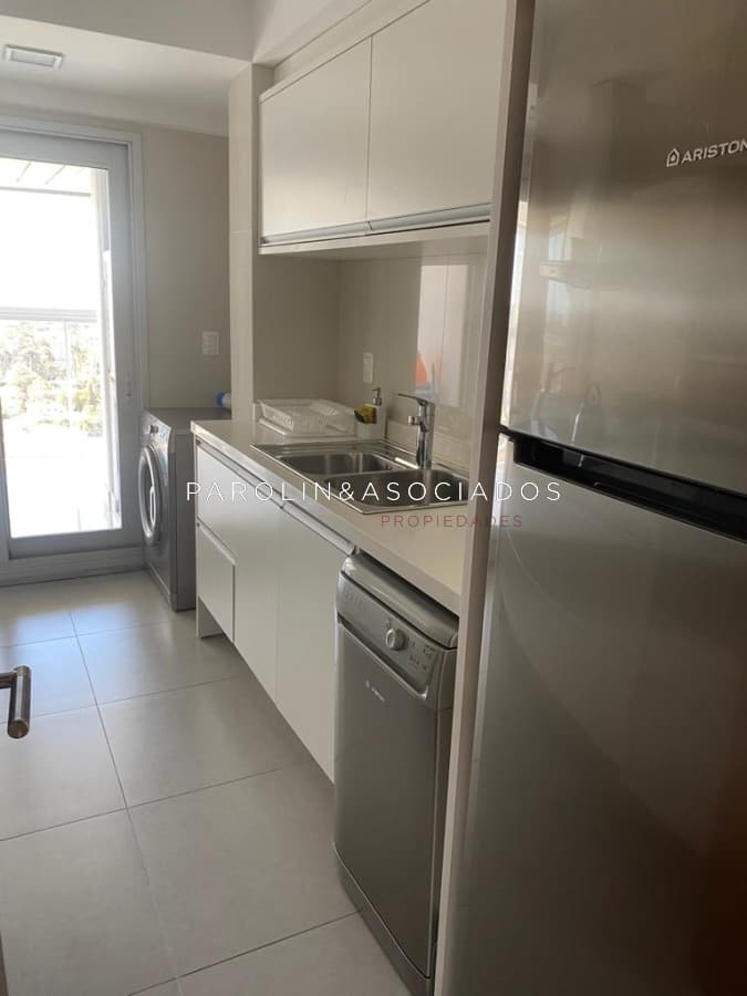 Apartamento en venta de 2 dormitorios en Miami Boulevard, Punta del Este.