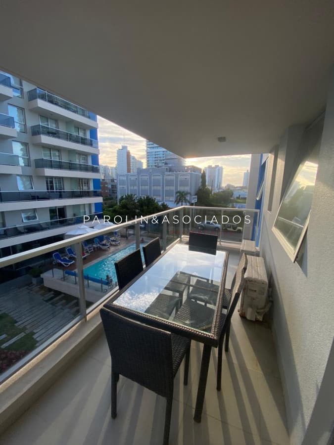 Hermoso apartamento de dos dormitorios a dos cuadras de la playa, Punta del Este.