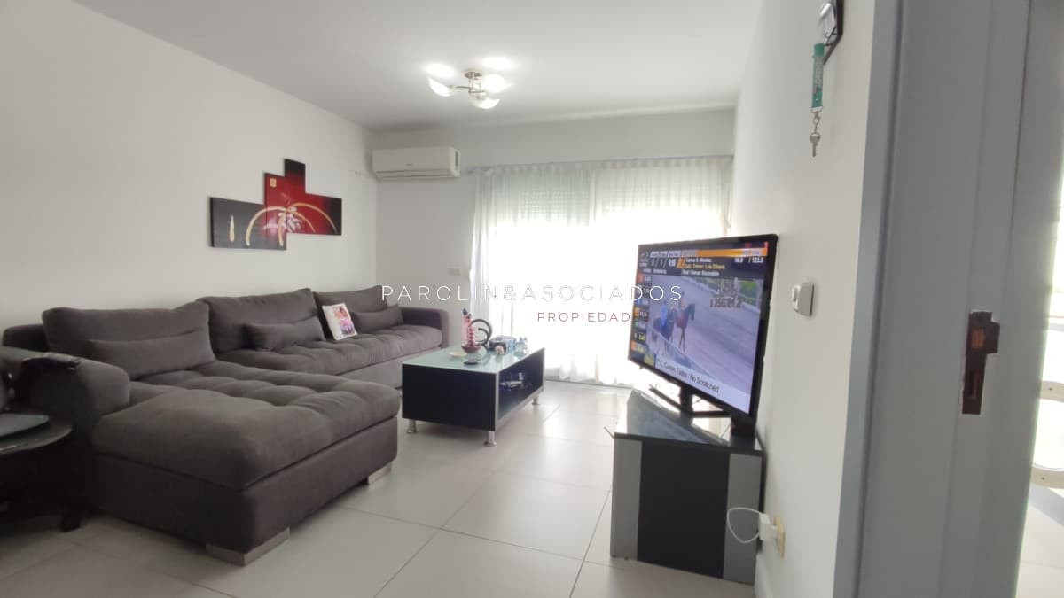Apartamento en venta de 2 dormitorios en Torre Francia Punta Del Este.