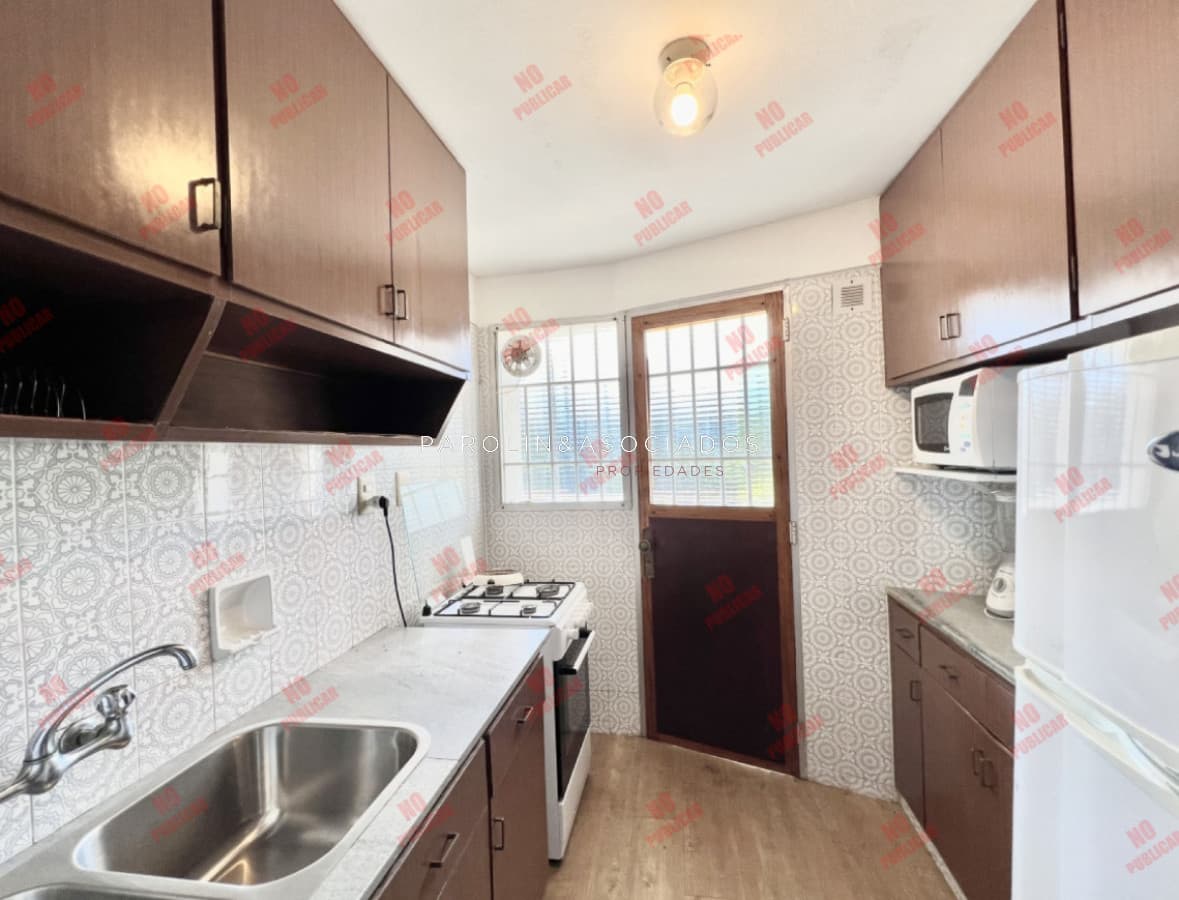 Departamento en Venta de 3 Dormitorios + dependencia en Playa Mansa, Punta del Este