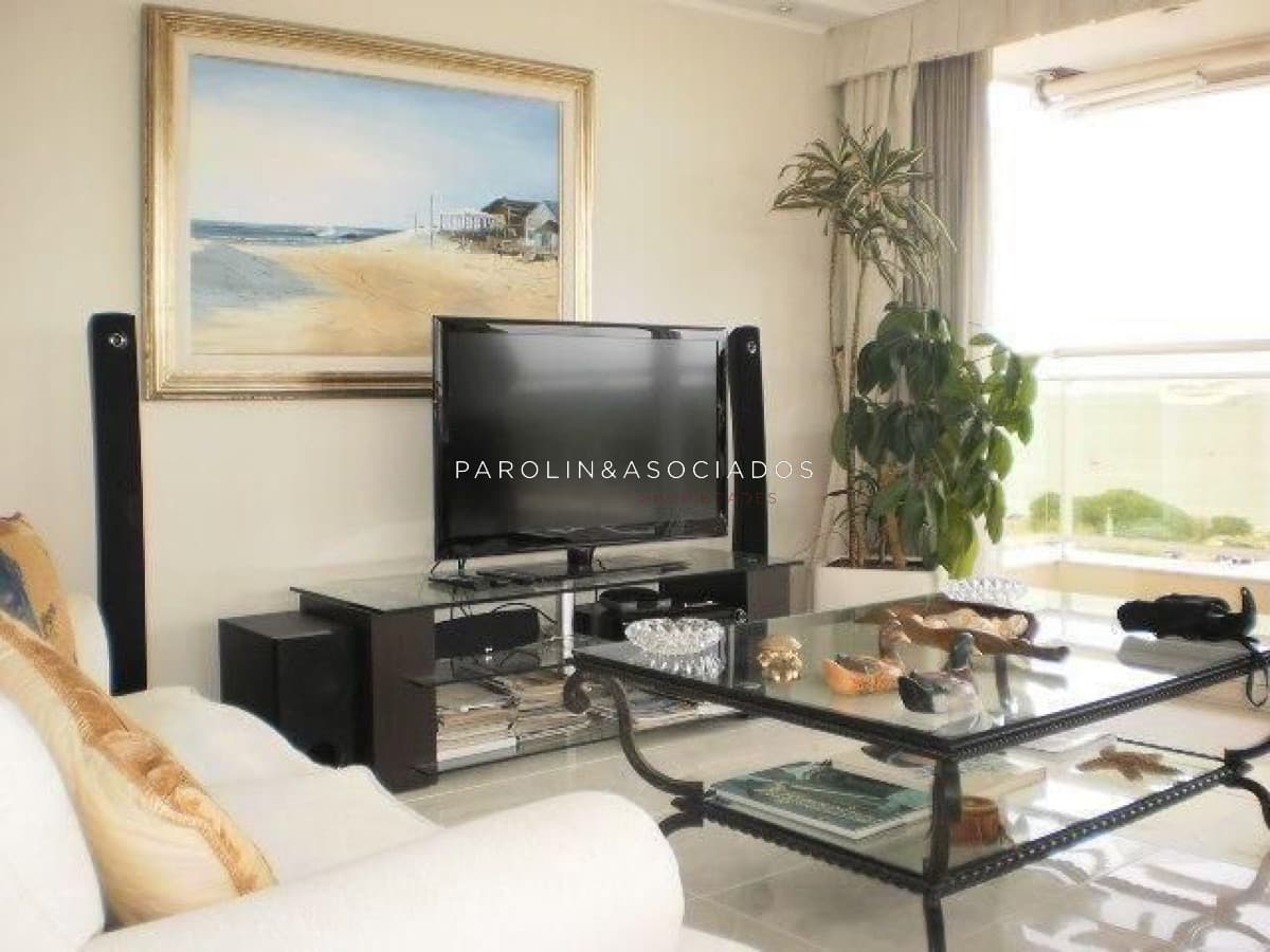 Apartamento de 3 dormitorios en Coral Tower, Mansa, Punta del Este.