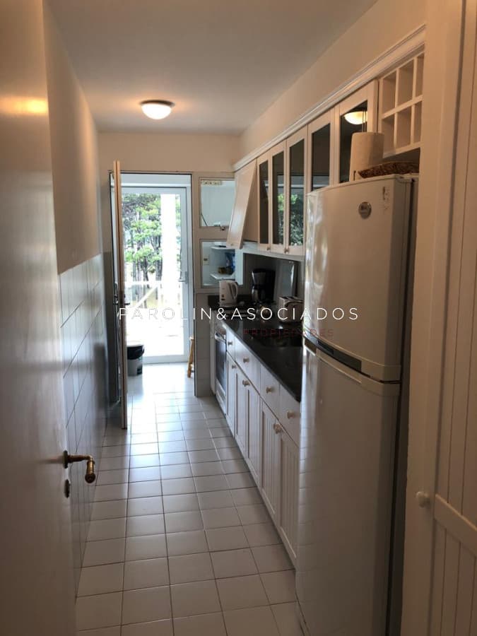 Apartamento de 2 dormitorios en venta en Pinares de la Barra, Punta del Este.