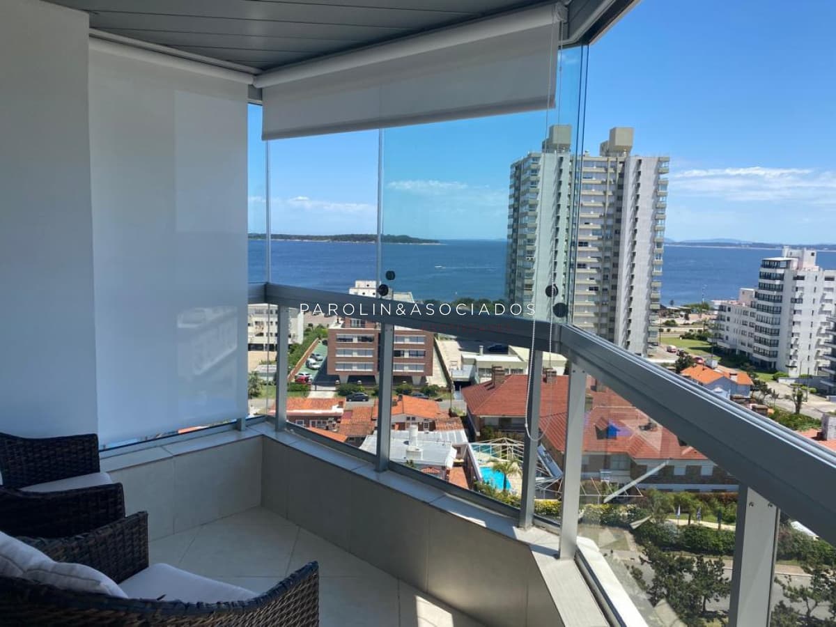 Apartamento en venta de 3 dormitorios en Art Bulevar, Punta del Este.