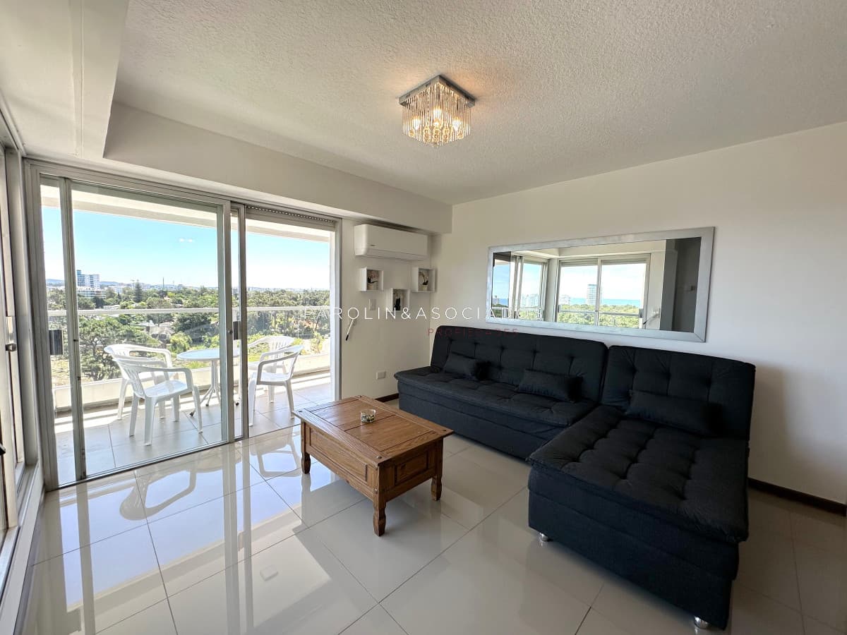 Apartamento en venta de 2 dormitorios en edificio Parquemar Bosque, Roosevelt Punta del Este.