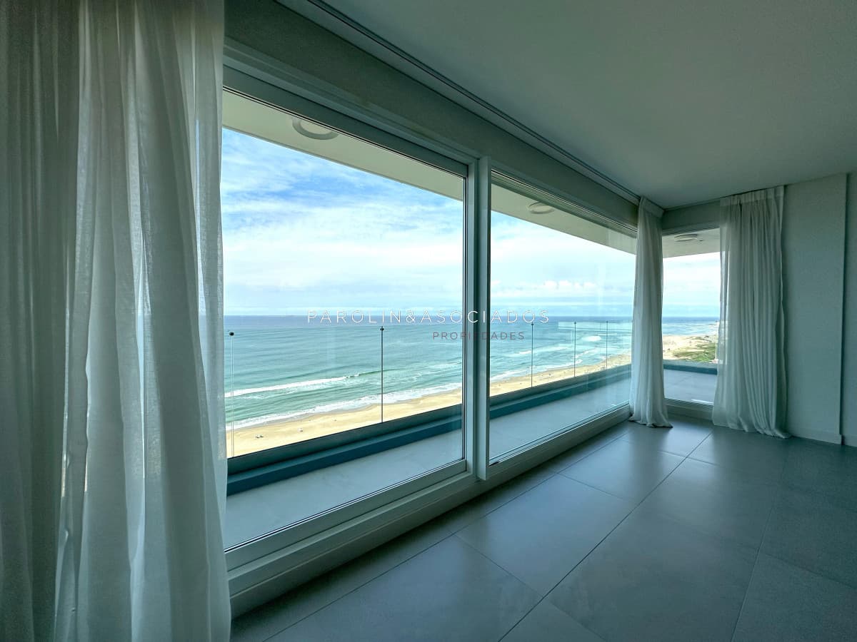 Apartamento en venta de 3 dormitorios en Le Parc III, Brava Punta del Este.