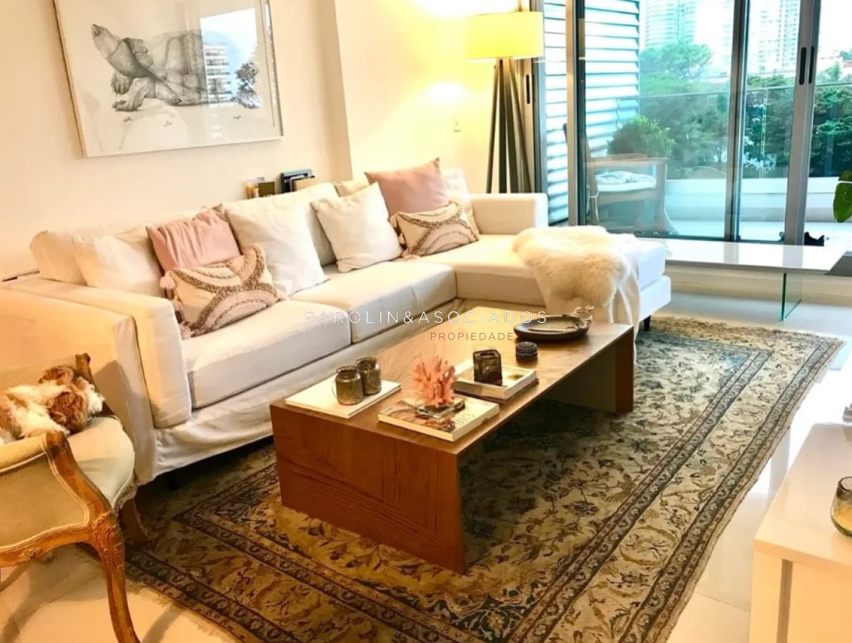 Apartamento en venta de 2 dormitorios en Torre Esmeralda, Punta del Este.