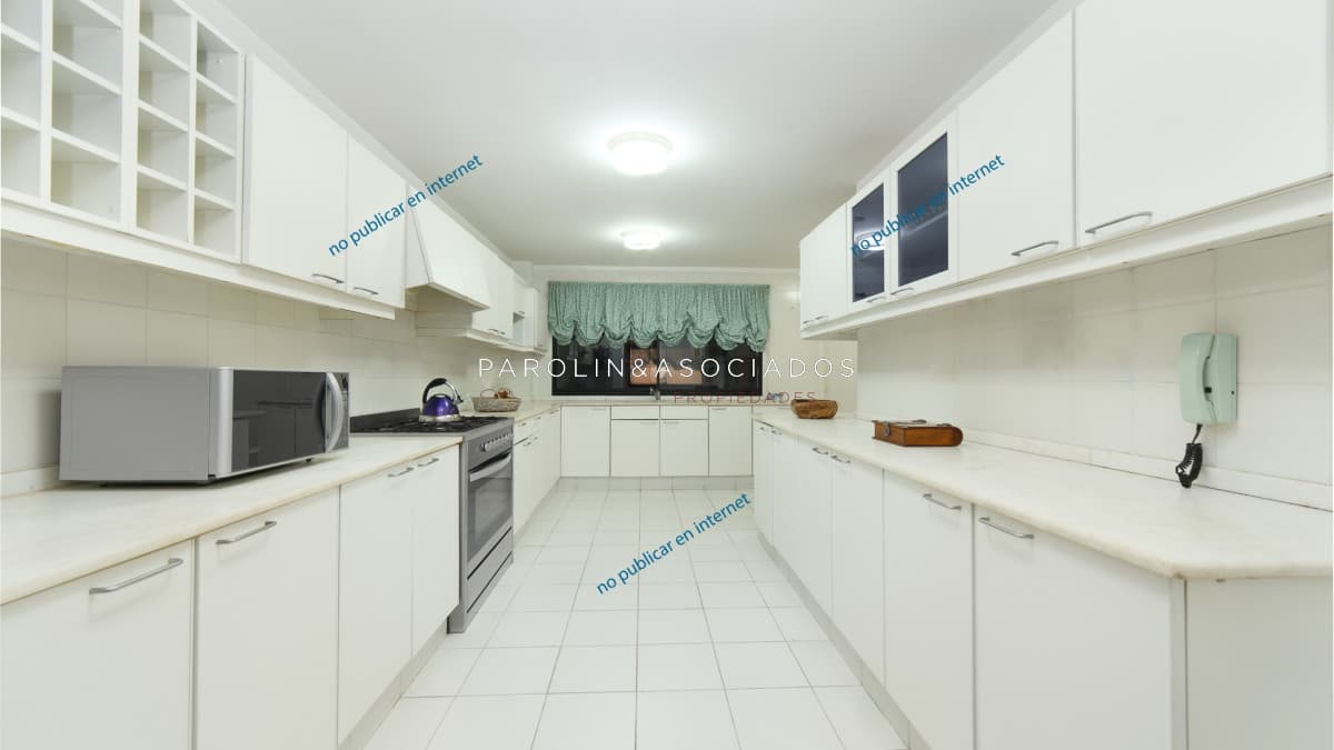 Apartamento en venta de 4 dormitorios en edificio Amarras del Este, Punta del Este.