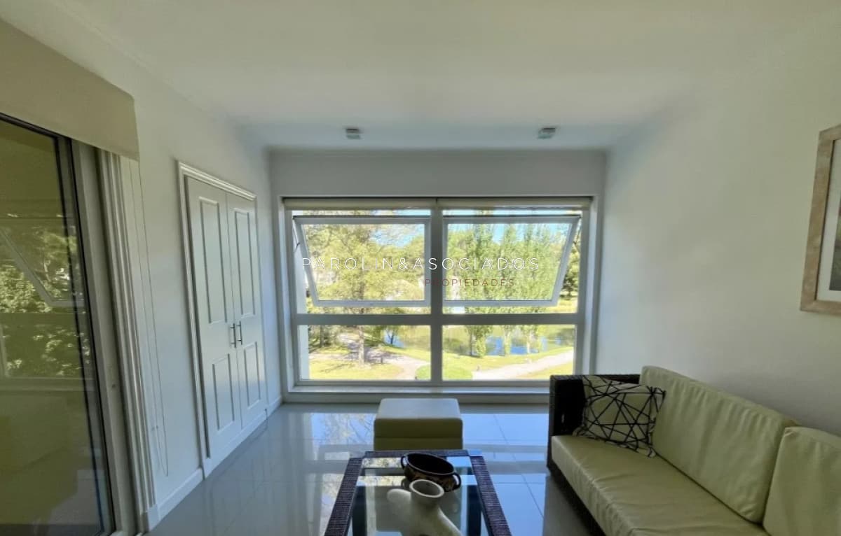 Apartamento en venta de 2 dormitorios en Solanas, Punta del Este.