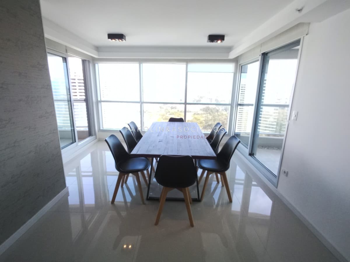 Apartamento en venta de 2 dormitorios en Look Tower, Punta del Este.
