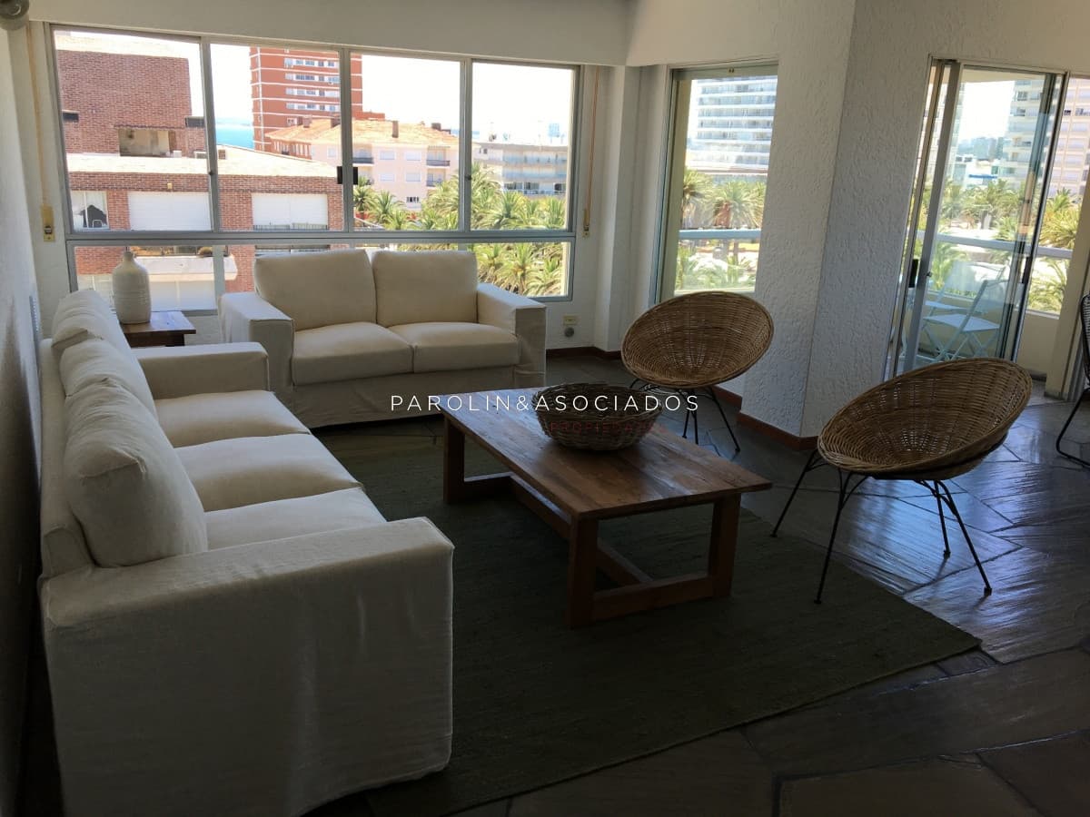 Apartamento en venta de 3 dormitorios en Península de Punta del Este.