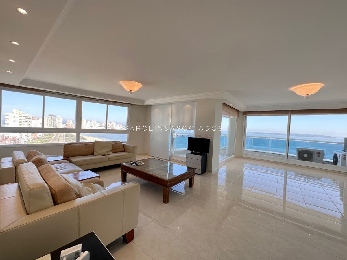 Apartamento de 3 dormitorios en suite, en Torre Millenium con vista a la mansa. Punta del Este