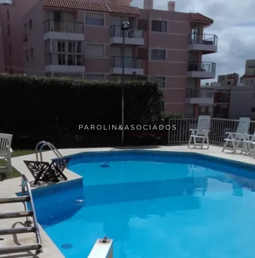 Apartamento en venta de 2 dormitorios en Punta del Este.