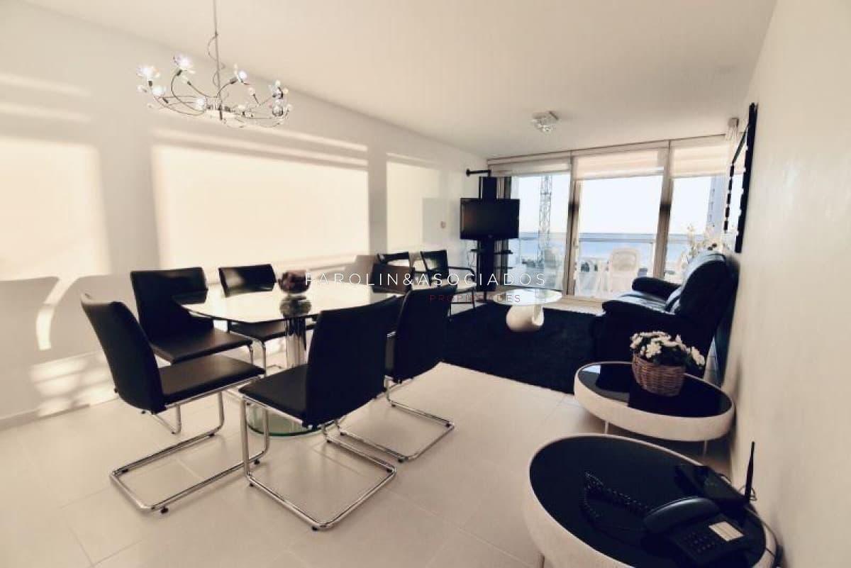 Apartamento 2 dormitorios en Season Tower, Punta del Este.