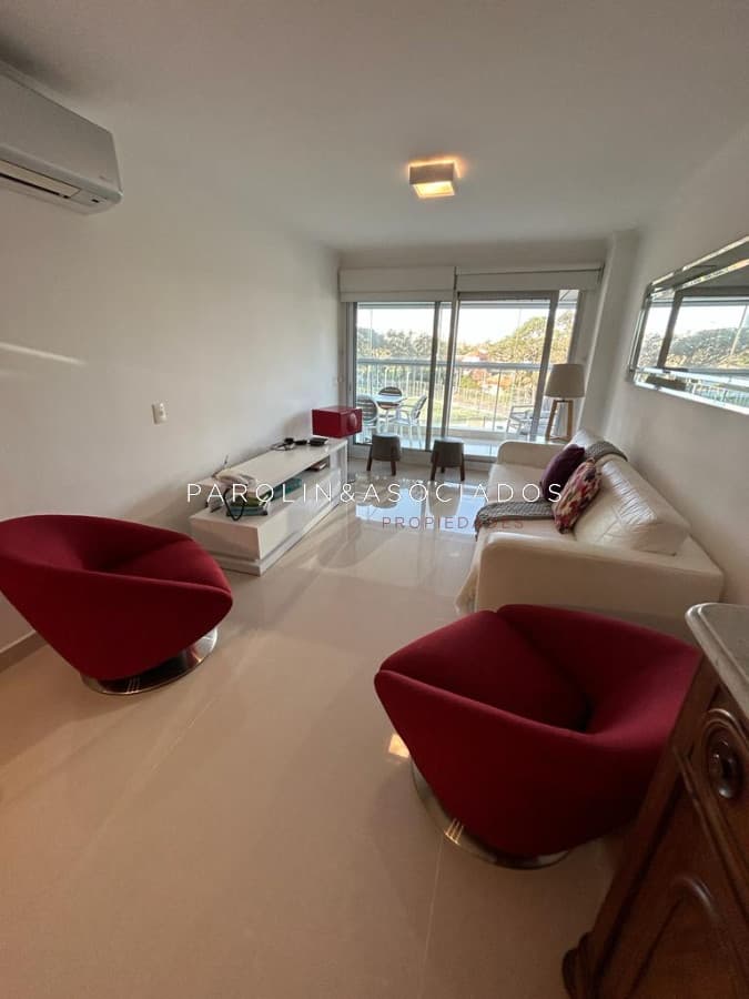 Apartamento de 2 dormitorio en venta en Miami Boulevard Torre I, Punta del Este.