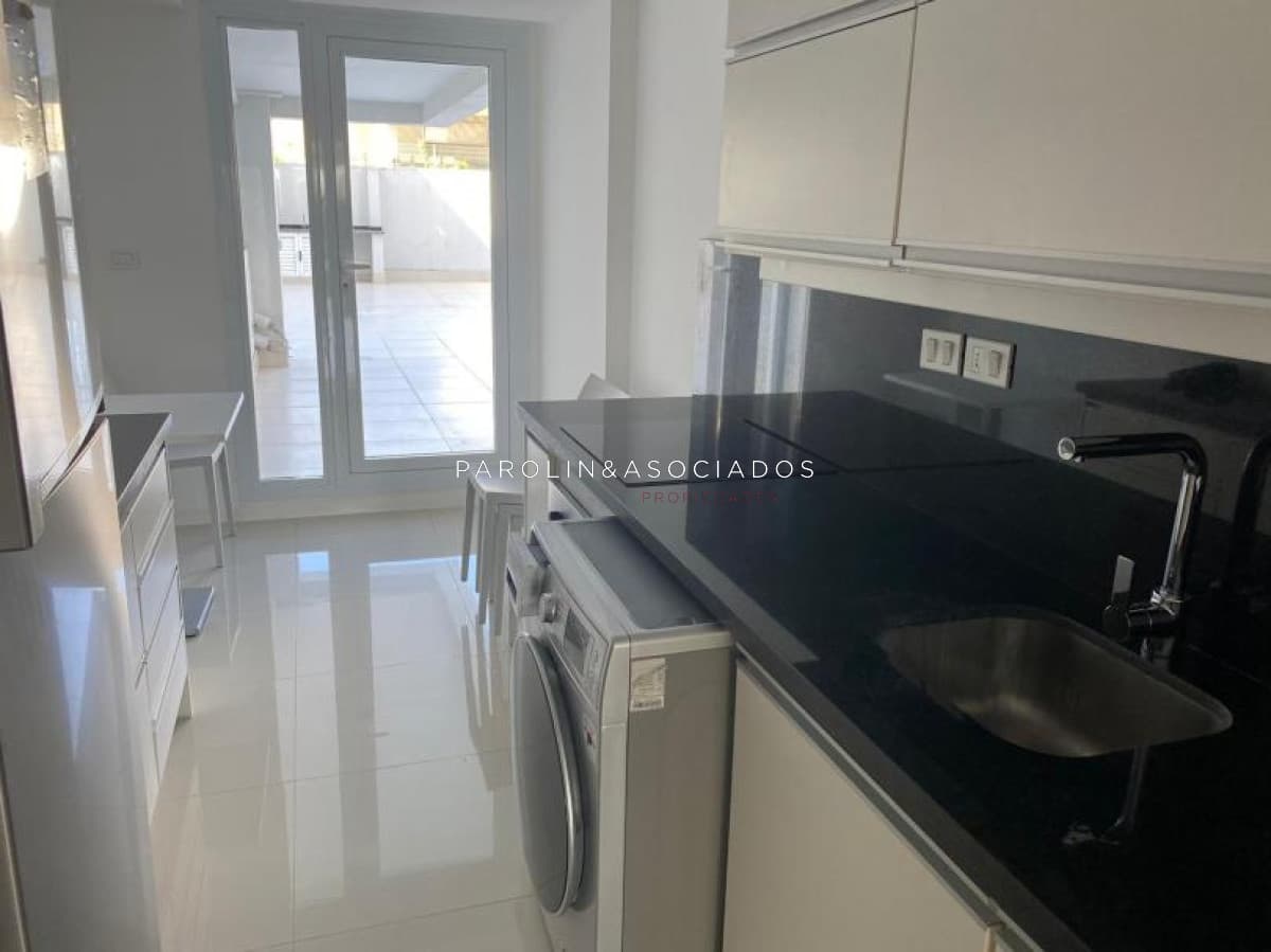 Apartamento en venta de 3 dormitorios en edificio Horizonte, Punta del Este.