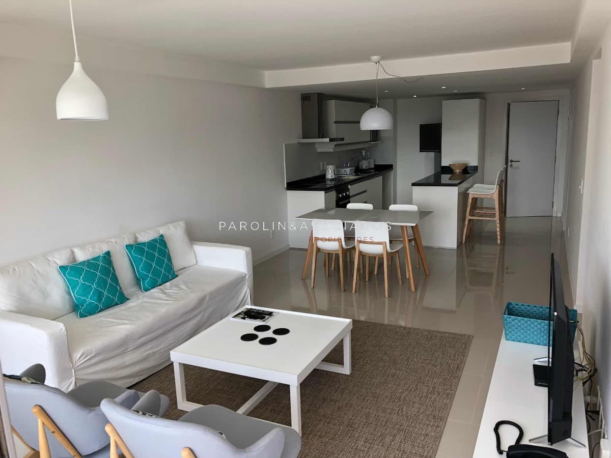 Apartamento en venta 2 dormitorios en Torre Esmeralda, Punta del Este.